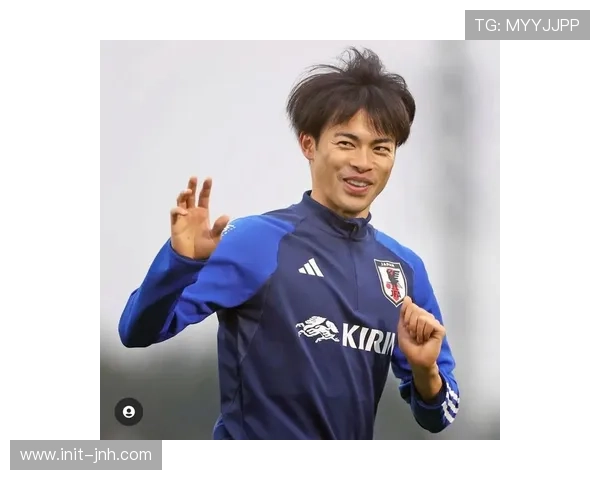 英超布莱顿就日本国脚三笘薰手持二战军官照片事件公开道歉 英超布莱顿就日本国脚三笘薰手持二战军官照片事件公开道歉